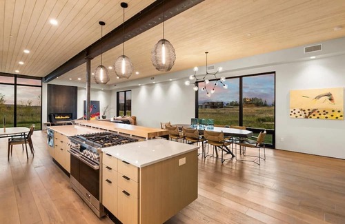 Bozeman House | Unparalleled Bozeman estate with river frontage to the Gallatin River.