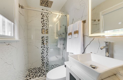 Oxon Hill-Glassmanor Apartment | Modern Fort Washington Apt: 14 Mi to National Mall