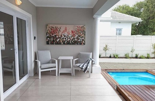 Eastcliff House | Luxurious 3-bedroom house in serene Hermanus