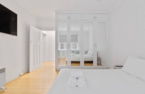 Bellevue Hill Apartment | Pet-Friendly Home Just Minutes from Bondi Beach