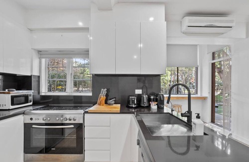 Bellevue Hill Apartment | Pet-Friendly Home Just Minutes from Bondi Beach