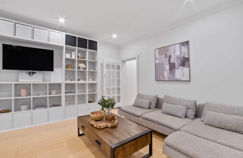 Bellevue Hill Apartment | Pet-Friendly Home Just Minutes from Bondi Beach