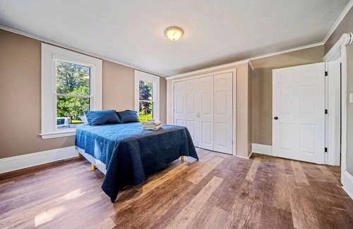 Southern Coast Apartment | Charming 2bedroom apartment with WiFi and fitness room in heart of downtown Saco