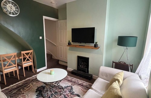 Smethwick House | Cosy 3BDR Family house|Garden|Parking|Wifi|2 Smart TVS