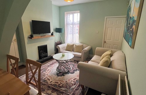 Smethwick House | Cosy 3BDR Family house|Garden|Parking|Wifi|2 Smart TVS