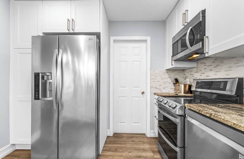 Boulevard Heights House | 4-bedroom house in a Fantastic Tropical Escape Haven in Hollywood
