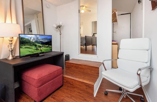 Venice Apartment | Coastal Bliss: Marina Del Rey Apt. Walk to Beach