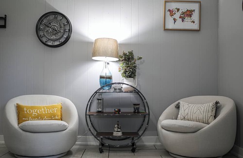 Springfield Apartment | Charming 1-bedroom apartment with WiFi, AC in lovely Springfield