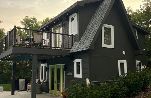 Pauline Cottage | Charming Hilltop 1-bedroom cottage in Capital City Topeka Nestled in the trees