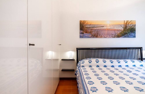 Giannella House | Holiday Home 'Residence Giannella - Robinia 16' with Shared Garden and Balcony