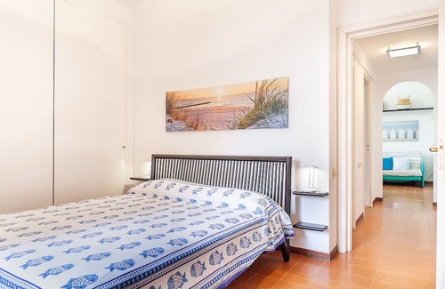 Giannella House | Holiday Home 'Residence Giannella - Robinia 16' with Shared Garden and Balcony