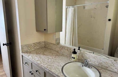 Grants Pass House | Hop Yard Cottage - Safe & Comfy Mid-term Furnished 30-day min.