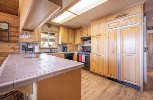 Boulder Bay Cabin | LAKEFRONT Cabin, 3BED/3 BATH. Big Bear Lake, Boulder Bay. Private dock. AC
