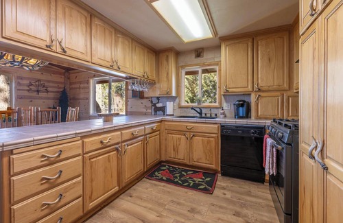 Boulder Bay Cabin | LAKEFRONT Cabin, 3BED/3 BATH. Big Bear Lake, Boulder Bay. Private dock. AC