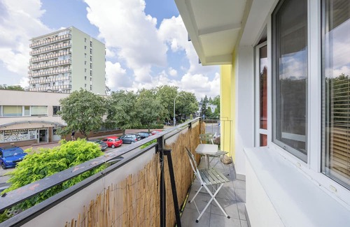 Saska Kepa Apartment | Apartment With Balcony by Renters