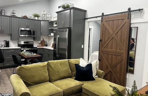 Harrison Cottage | Hillside Charm-Adorable and Charming 2-Bedroom Cottage in Harrison Ohio