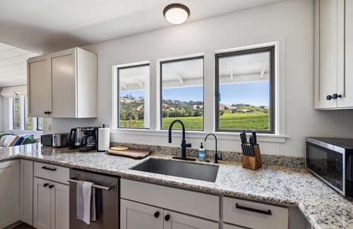 Healdsburg House | Stunning Vineyard View Estate in Healdsburg Spa