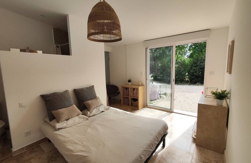 Quartier des Espesses House | Villa with swimming pool 5 minutes from Nîmes town center.