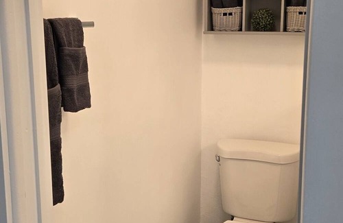 Sunrise Apartment | Cozy studio with Independent entrance and WiFi in lovely Sunrise.