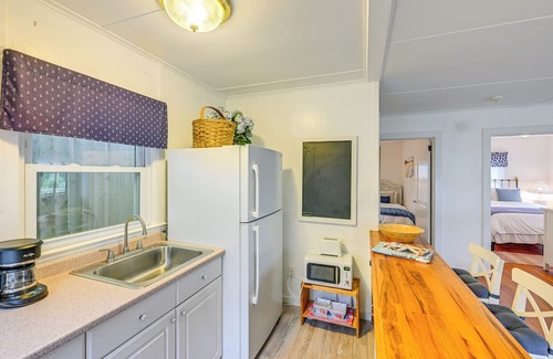 New Suffolk Cottage | Enchanting North Fork Garden Cottage w/Water View