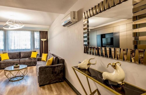 Sisli Apartment | A Palace Suites - Deluxe Two-Bedroom Suite 1