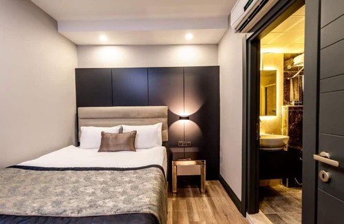 Sisli Apartment | A Palace Suites - Deluxe Two-Bedroom Suite 2