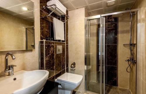 Sisli Apartment | A Palace Suites - Deluxe Two-Bedroom Suite 2