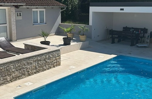 Gregovica Villa | Villa with pool and whirlpool