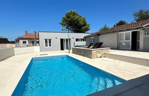 Gregovica Villa | Villa with pool and whirlpool