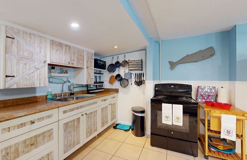 Chassahowitzka House | Cozy coastal home with plenty of space and close to springs