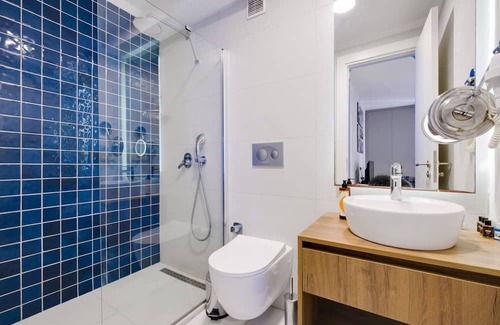 Bodrum City Center Apartment | Flat with Shared Pool Near Beach in Bodrum