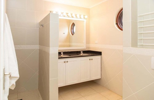 Playa House | Aqua View Apartment - A modern 2-bedroom apartment in the heart of Kralendijk.