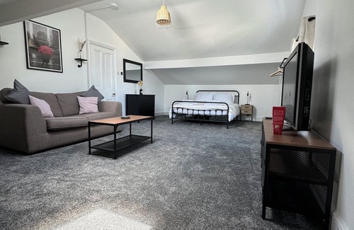 Southport Apartment | The Eaves - Victorian second floor, open plan apartment