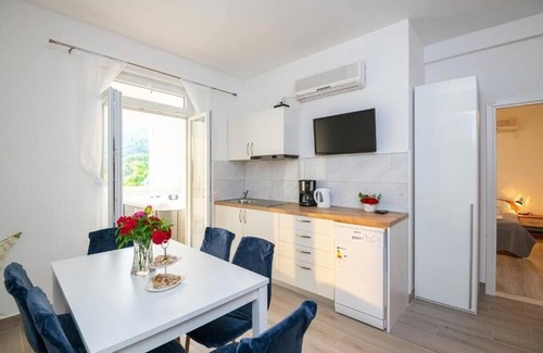 Komolac Apartment | Three bedroom apartment with terrace Mokošica, Dubrovnik (A-23230-b)