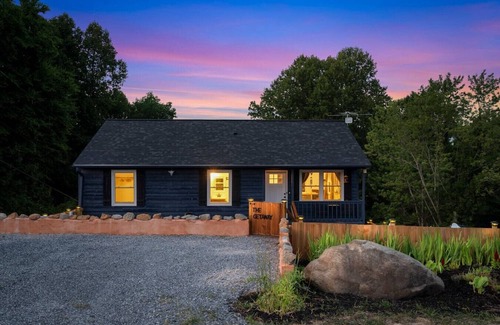 Burnt Chimney House | The Getaway Lodge near Roanoke/Bedford/Lynchburg