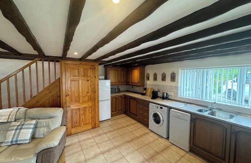 Camelford House | Haycombe Cottage at Haycombe Farm Livery Sleeps 6