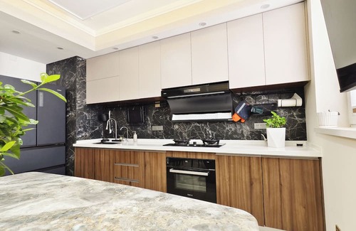 Da Dong Apartment | Beautiful penthouse apartment in Shenyang with full amenities, kitchen, WiFi, AC