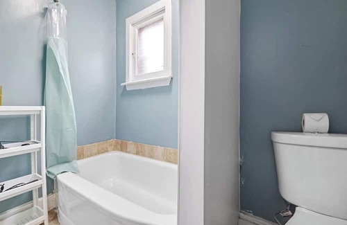 Hamilton House | Bright & Renovated 3BR Hamilton Gem Near Downtown