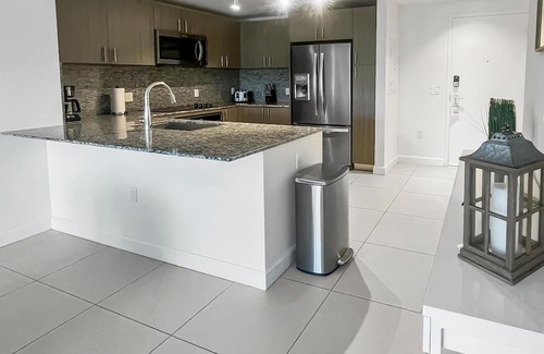 Doral Condo | Modern 3BR Gem: Prime Doral Location