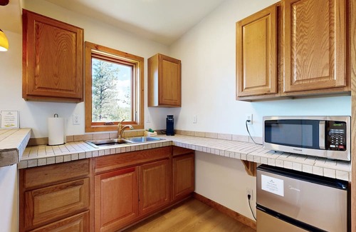 Durango Apartment | Comfortable rental with kitchenette, streaming TV & great views