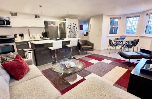 Logan Circle Apartment | Cozy, modern apartment in the heart of DC!