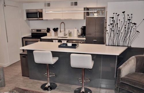Logan Circle Apartment | Cozy, modern apartment in the heart of DC!