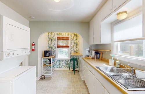 Cortez House | Charming Bungalow - W/D, Dog-Friendly, located in Cortez's Historic District