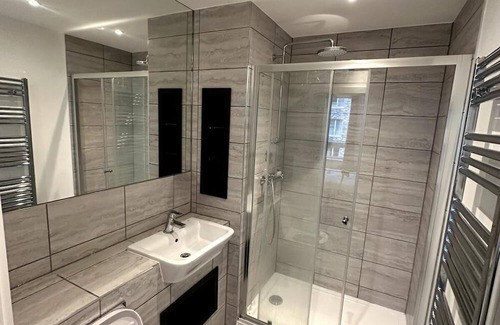 Thames Apartment | Frogley Park Cozy Apartment