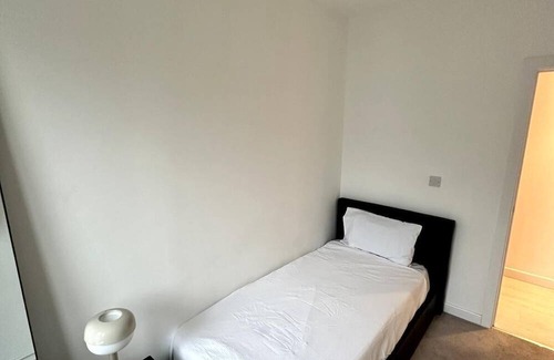 Thames Apartment | Frogley Park Cozy Apartment