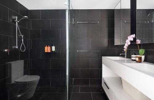 Kingston Apartment | 5Beds Waterfront Lux in Kingston