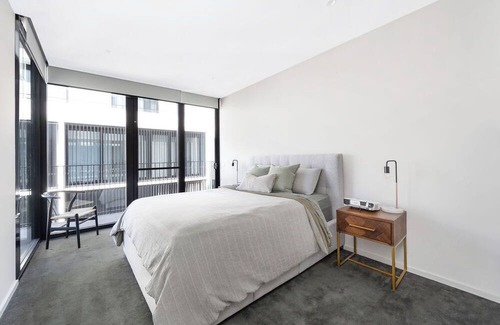 Kingston Apartment | 5Beds Waterfront Lux in Kingston