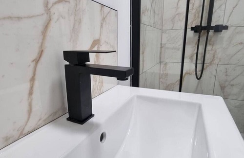 Wakefield Apartment | Stylish 1-Bed Apart Wakefield
