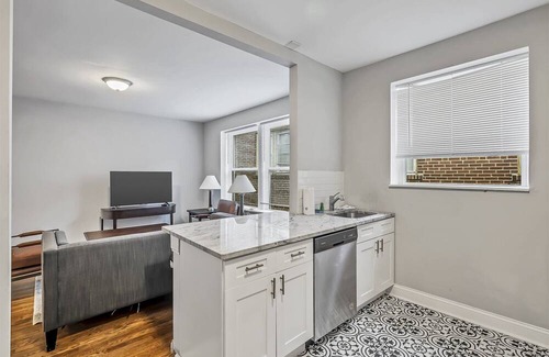 Tower Grove South House | Beautiful Tower Grove Unit, Recently Renovated 2N