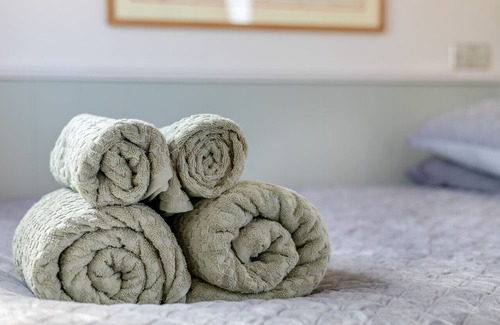 Stenalees House | New Dawn - One Bedroom House, Sleeps 2